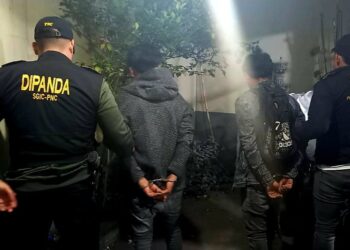 Capturados cuando recibían dinero de extorsión en Chimaltenango