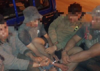 Cinco personas son detenidas con furgón y mercadería robada