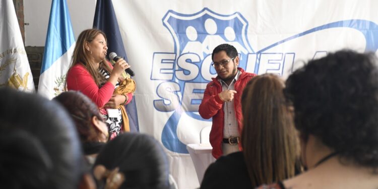 Capacitan a personal de UPCV sobre prevención de embarazos en adolescentes