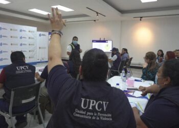Capacitan a personal docente de UPCV sobre la Guía de Educación Vial