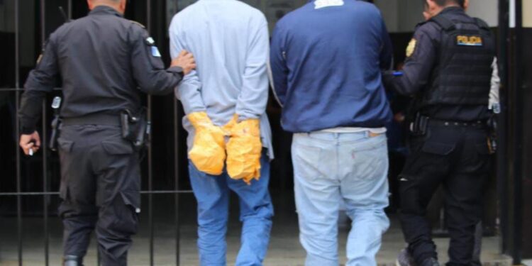 Capturan a presuntos responsables de la muerte de tres personas