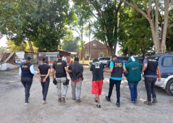 Operativo deja tres adultos y dos menores puestos a disposición por extorsión