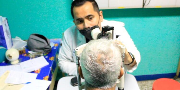 Amplían servicios de Clínica Periférica El Amparo II zona 7 con Clínica de Oftalmología
