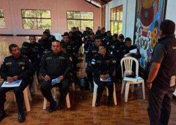 Imparten curso de actualización a agentes de PNC sobre la Ley Electoral