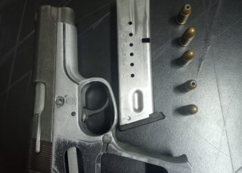 Capturan a tres personas que asaltaban en semáforos de la zona 1 capitalina