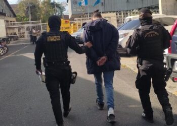 PNC detienen a dos hombres por narcomenudeo en operativos