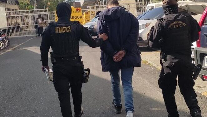 PNC detienen a dos hombres por narcomenudeo en operativos