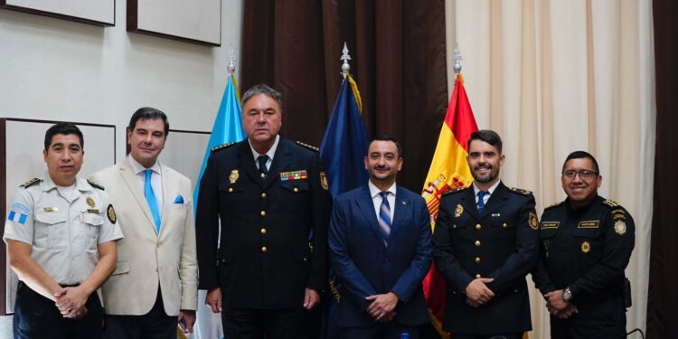 Guatemala y España fortalecen acercamiento para brindar capacitaciones a personal policial