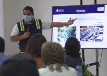 Departamento de Tránsito capacita a policías municipales, agentes policiales y docentes