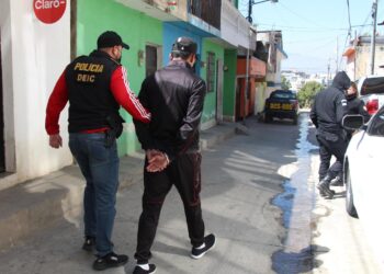 Detienen a estafadores por ofrecer pasaportes y visas estadounidenses