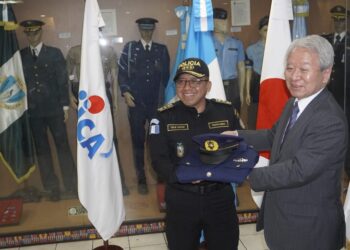 Mandos policiales reciben la visita del Embajador de Japón