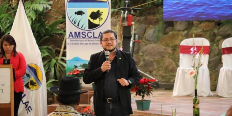 MARN destaca trabajo a favor del lago de Atitlán durante conversatorio en Sololá