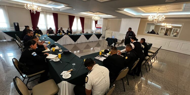 PNC capacita a agentes para atención de menores en situación de movilidad