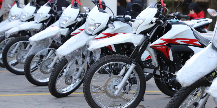 Extensionistas del MARN reciben motocicletas para fortalecer acciones de respuesta ante el cambio climático