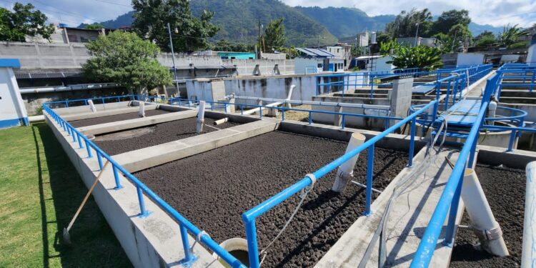 Panajachel mejora planta de tratamiento de aguas residuales y cumple con normativas del MARN
