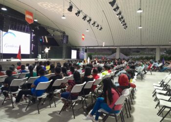 PNC capacita a jóvenes y adultos para prevenir delitos cibernéticos