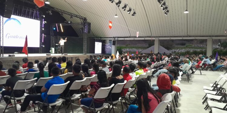 PNC capacita a jóvenes y adultos para prevenir delitos cibernéticos