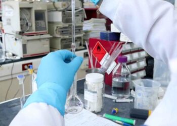 Unos 200 medicamentos y productos afines son analizados para verificar calidad