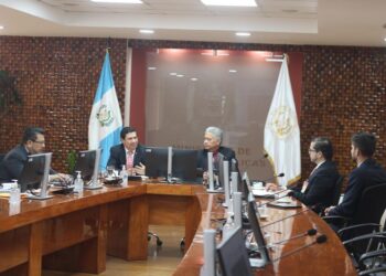 MINFIN expone indicadores macrofiscales a Calificadora de Riesgo Internacional