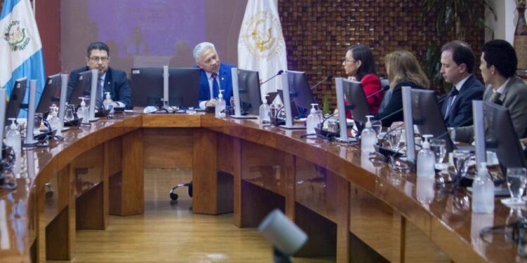 MINFIN presenta contexto macrofiscal a misión técnica del FMI