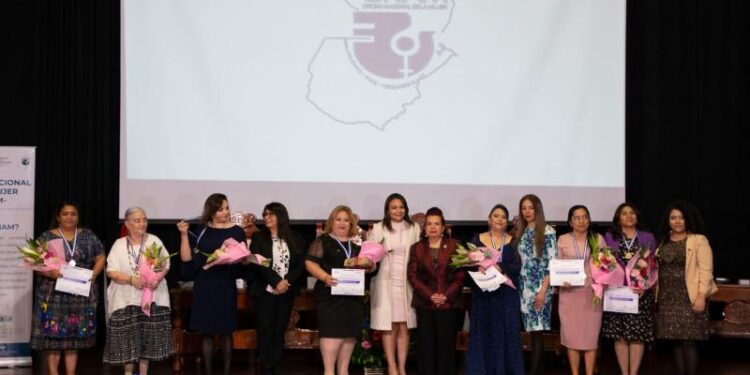 Mujeres destacadas reciben galardón a su trayectoria en trabajo comunitario