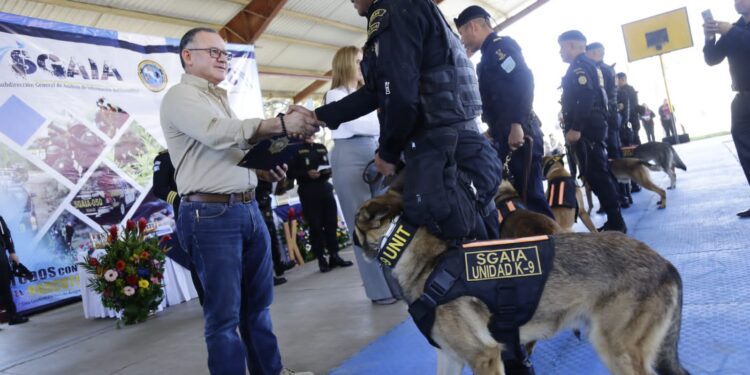 Se concluye instrucción a agentes caninos y conforman binomios K-9
