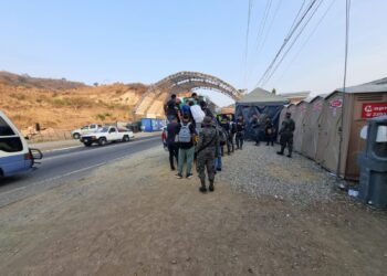 Brindan asistencia humanitaria a extranjeros remitidos a migración