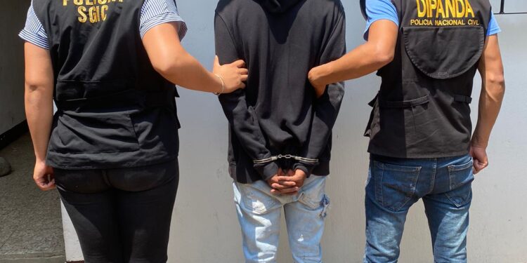 Colombiano es detenido por el delito flagrante de extorsión