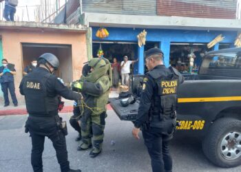 Expertos de la DIDAE destruyen artefacto en zona 18