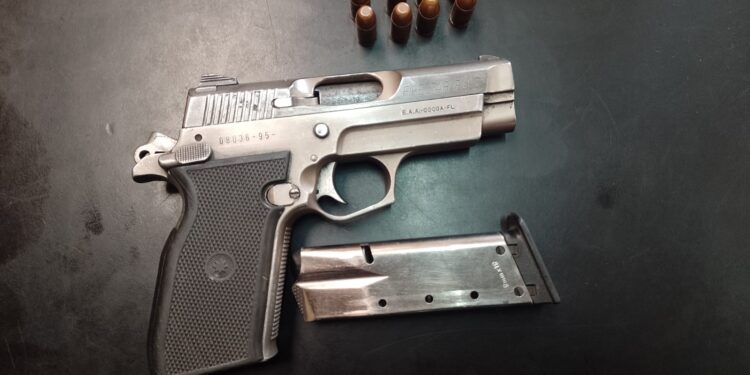 PNC captura a 8 personas por portación ilegal de armas y marihuana