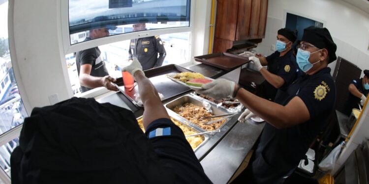 Autoridades promueven una alimentación saludable en comedores policiales