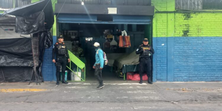 Redoblan seguridad en mercados La Parroquia en zona 6 capitalina