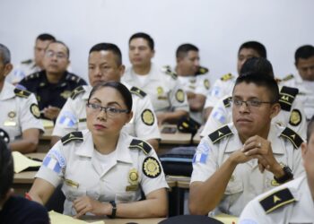 Mandos policiales de Centroamérica y México continúan formándose en el uso de la fuerza y principios humanitarios