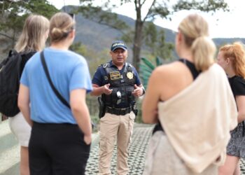 Formación bilingüe fortalece estrategias de seguridad turística