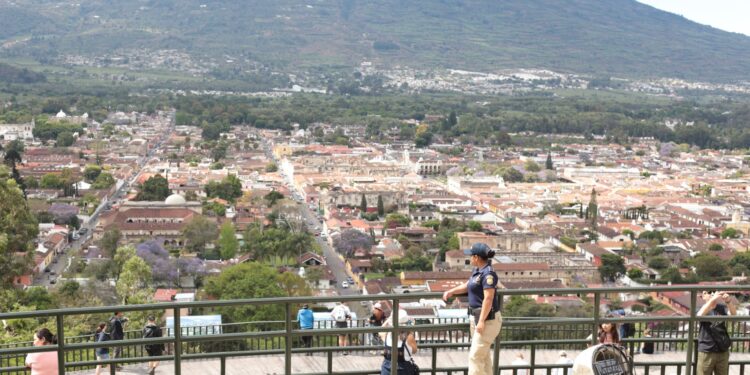 Mingob desarrolla plan de seguridad para Semana Santa
