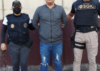 Agentes policiales detienen a hombre implicado en ataque armado en zona 6