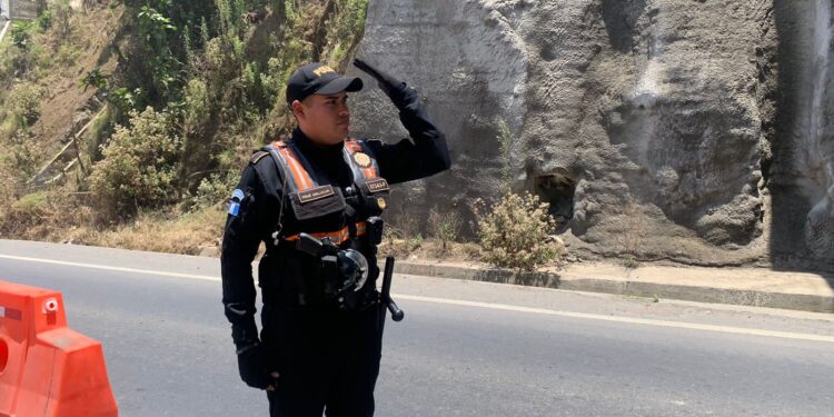 Agentes policiales fortalecen capacidades por medio del idioma inglés