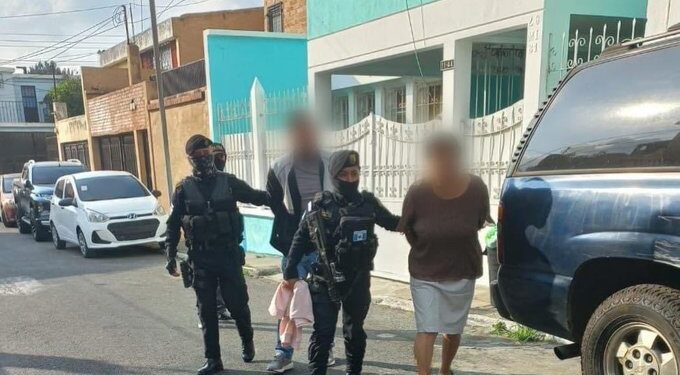Pareja detenida por agentes de la SGAIA sindicados de lavado de dinero