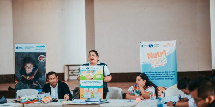 Capacitan en la preparación de Nutriniños a madres de familia de Tactic, Alta Verapaz