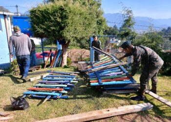 Ejército de Guatemala realiza tareas de remozamiento en establecimientos educativos de San Marcos y Petén.