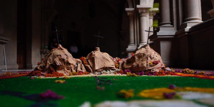 Con devoción, color y creatividad realizan cuarto concurso de alfombras en el Mingob