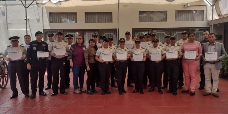 Capacitan a policías sobre Derechos Humanos en Niños y Adolescentes con Familia Privada de Libertad