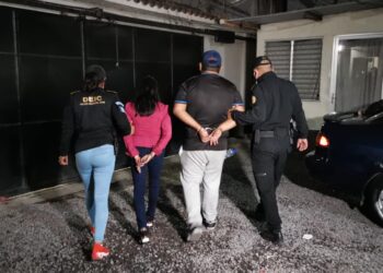 Capturados trasladaban más de Q309 mil en automóvil