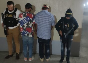 Dos personas pretendían vender armas de fuego