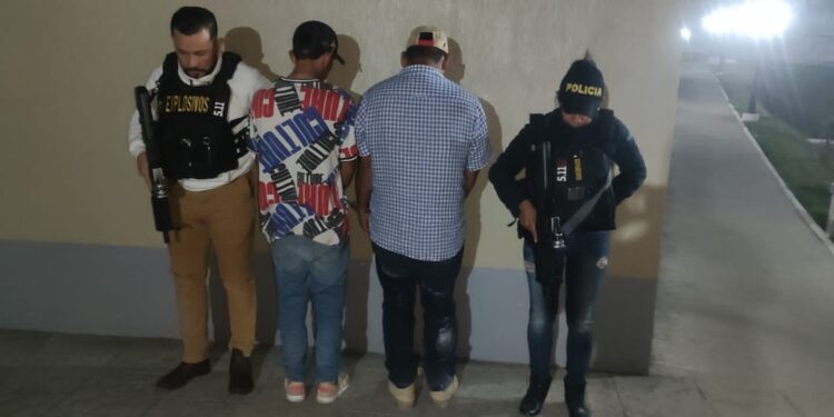 Dos personas pretendían vender armas de fuego