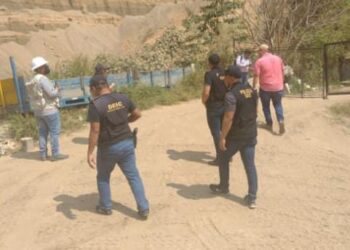 Extraen arena en Río Villa Lobos de forma ilícita en área de Mixco, Guatemala