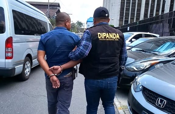 Aprehenden a dos personas en Antigua Guatemala y en la ciudad capital