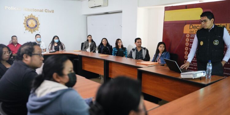 Personal de homicidios capacita a estudiantes de  la USAC