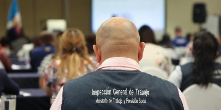 INSPECTORES SE CAPACITAN EN MATERIA DE SALUD Y SEGURUIDAD OCUPACIONAL