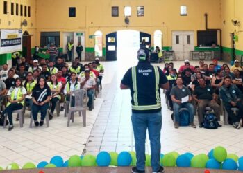 Capacitan a motoristas de San Miguel Petapa, Guatemala, sobre riesgos al conducir